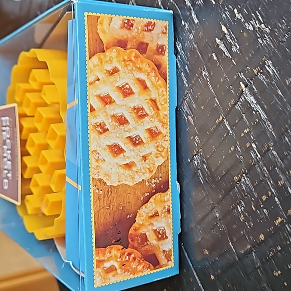 Vintage 2009 NIB William-Sonoma Lattice Pocket Pie Lattice Mold Mini Pie Maker - Picture 13 of 17
